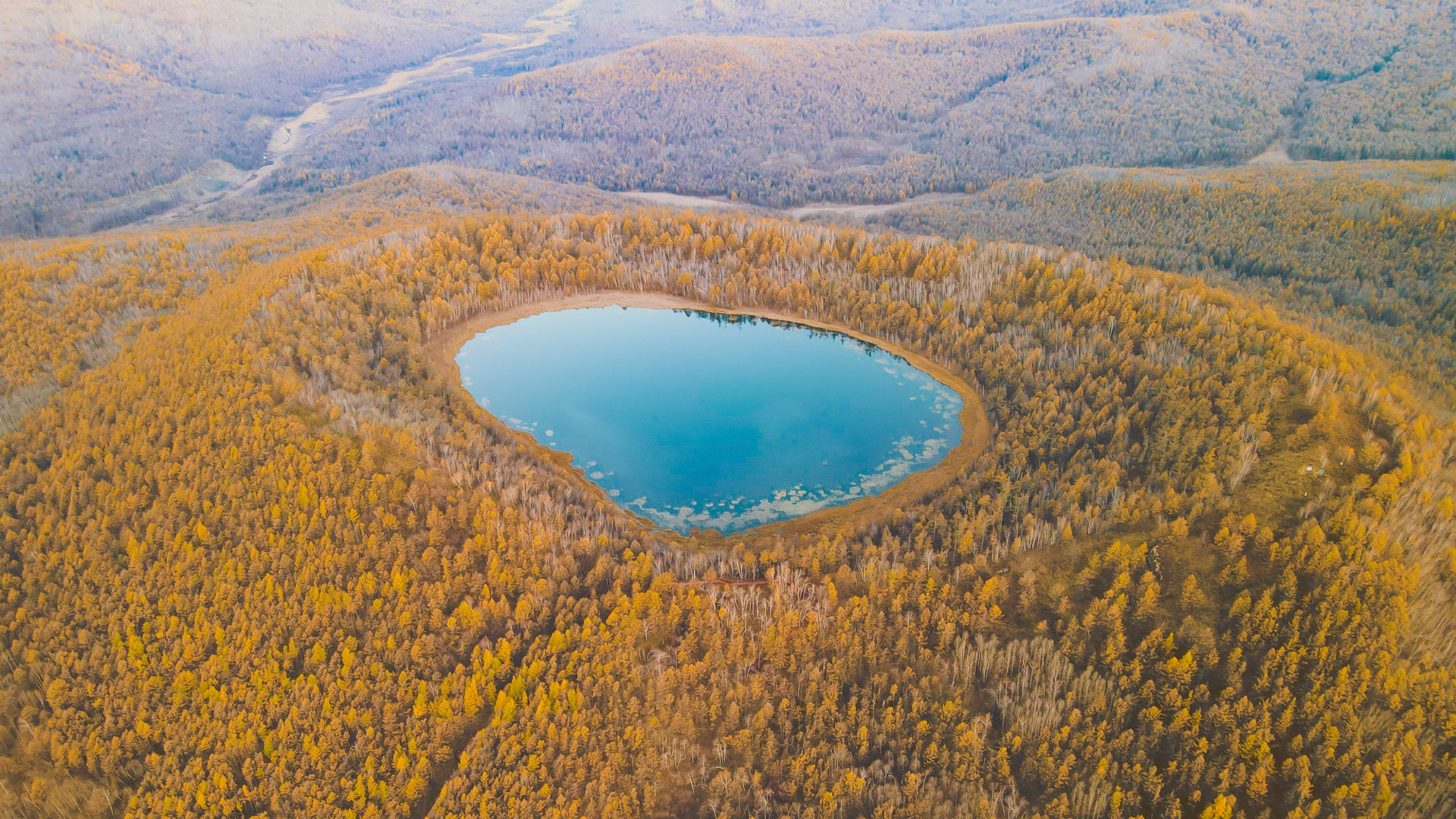 阿尔山心形天池航拍