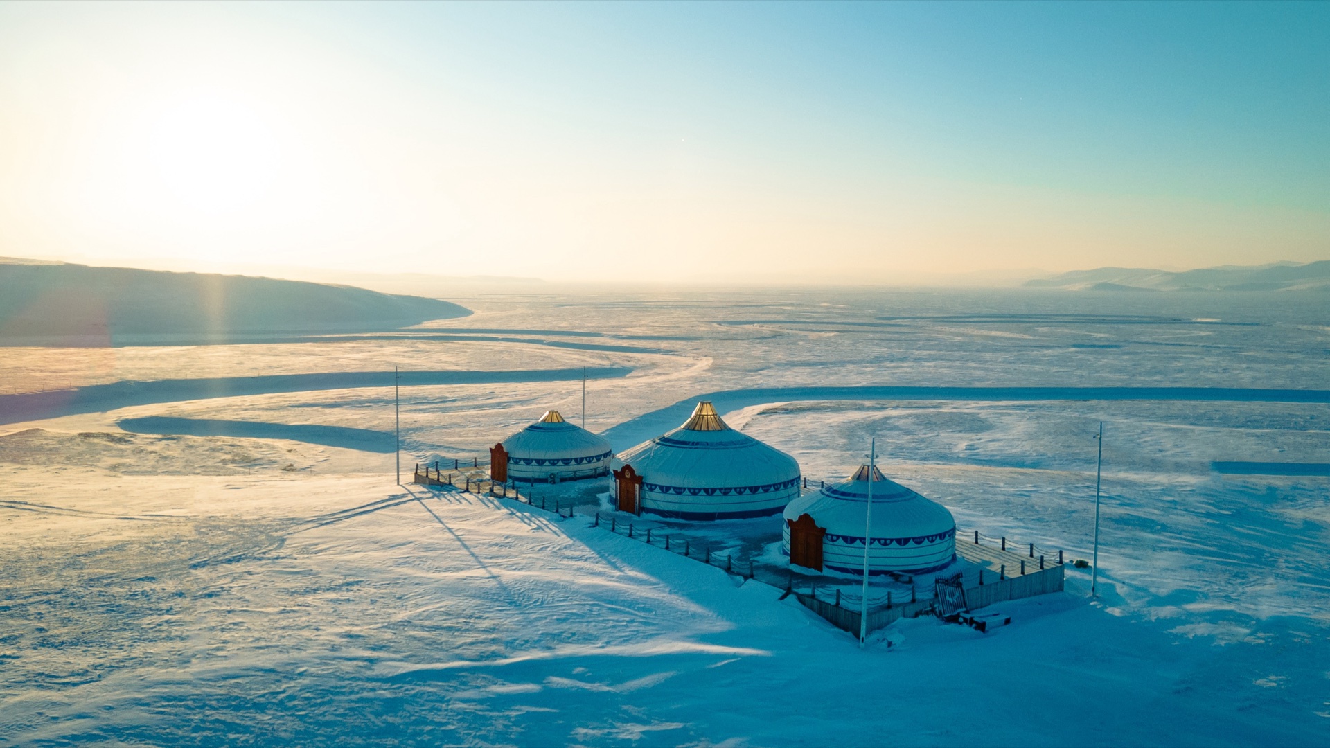 冬季雪原蒙古包日落