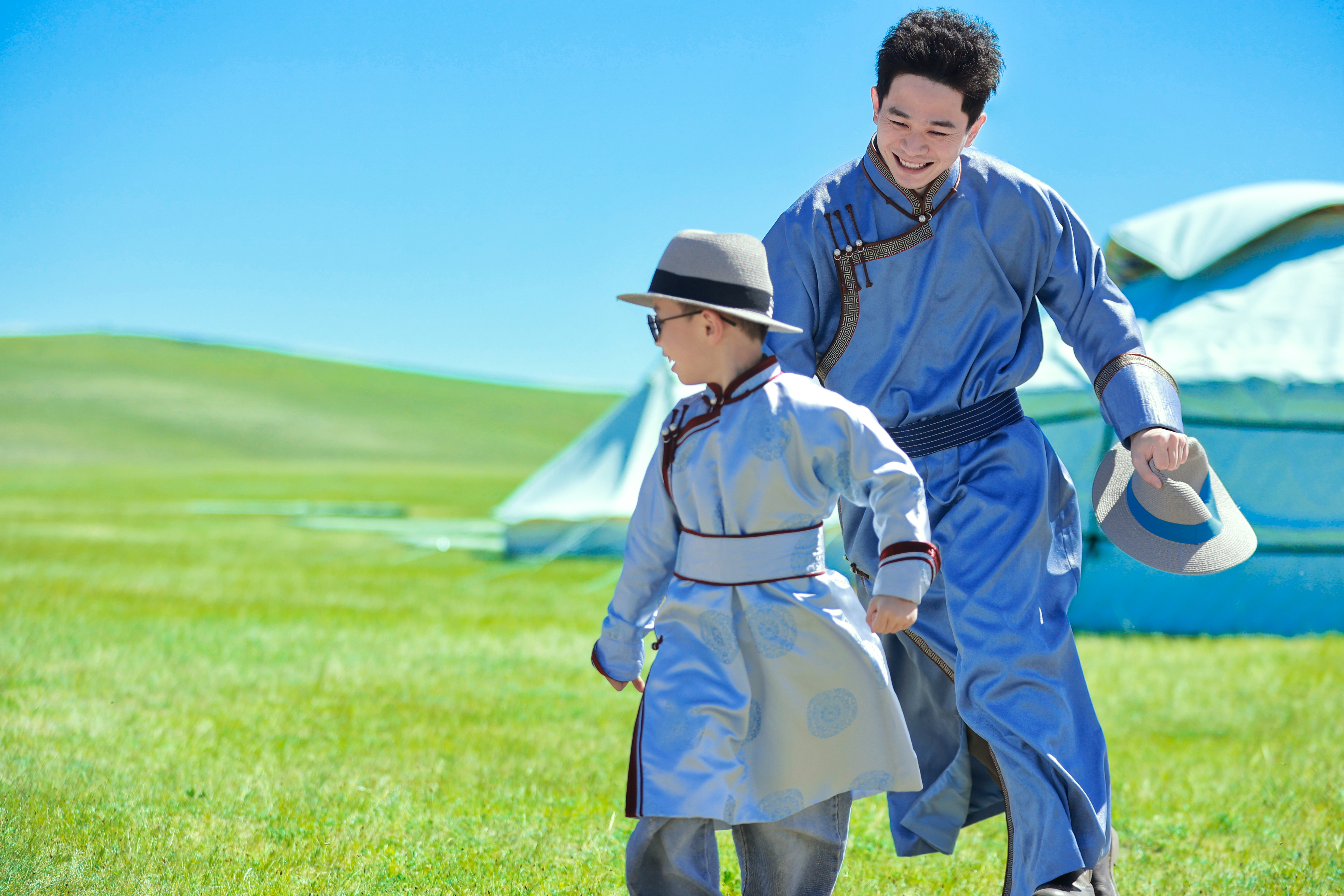 父子草原奔跑 - 呼籁营地旅拍