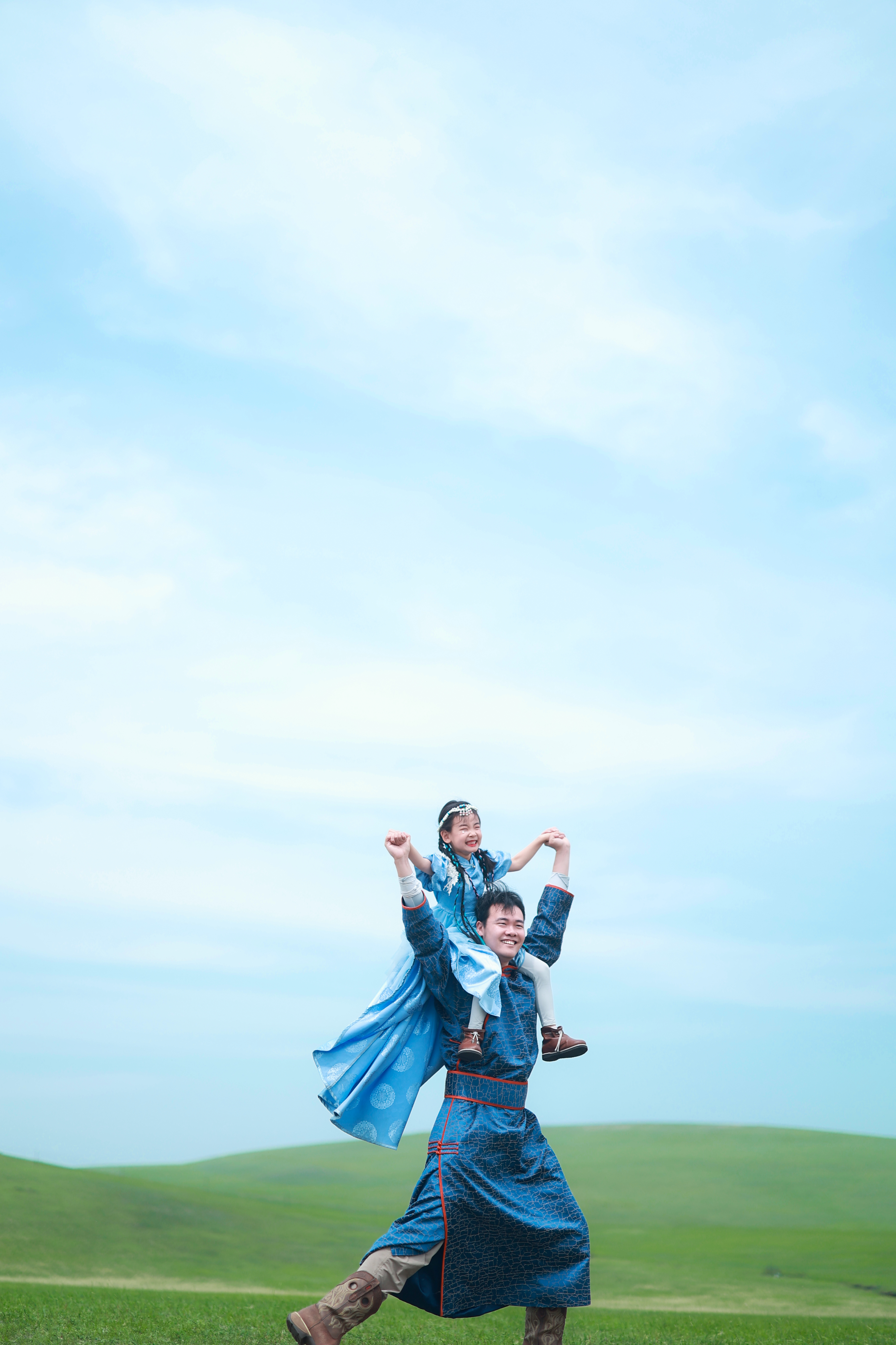 爸爸扛起小公主 - 呼籁营地旅拍