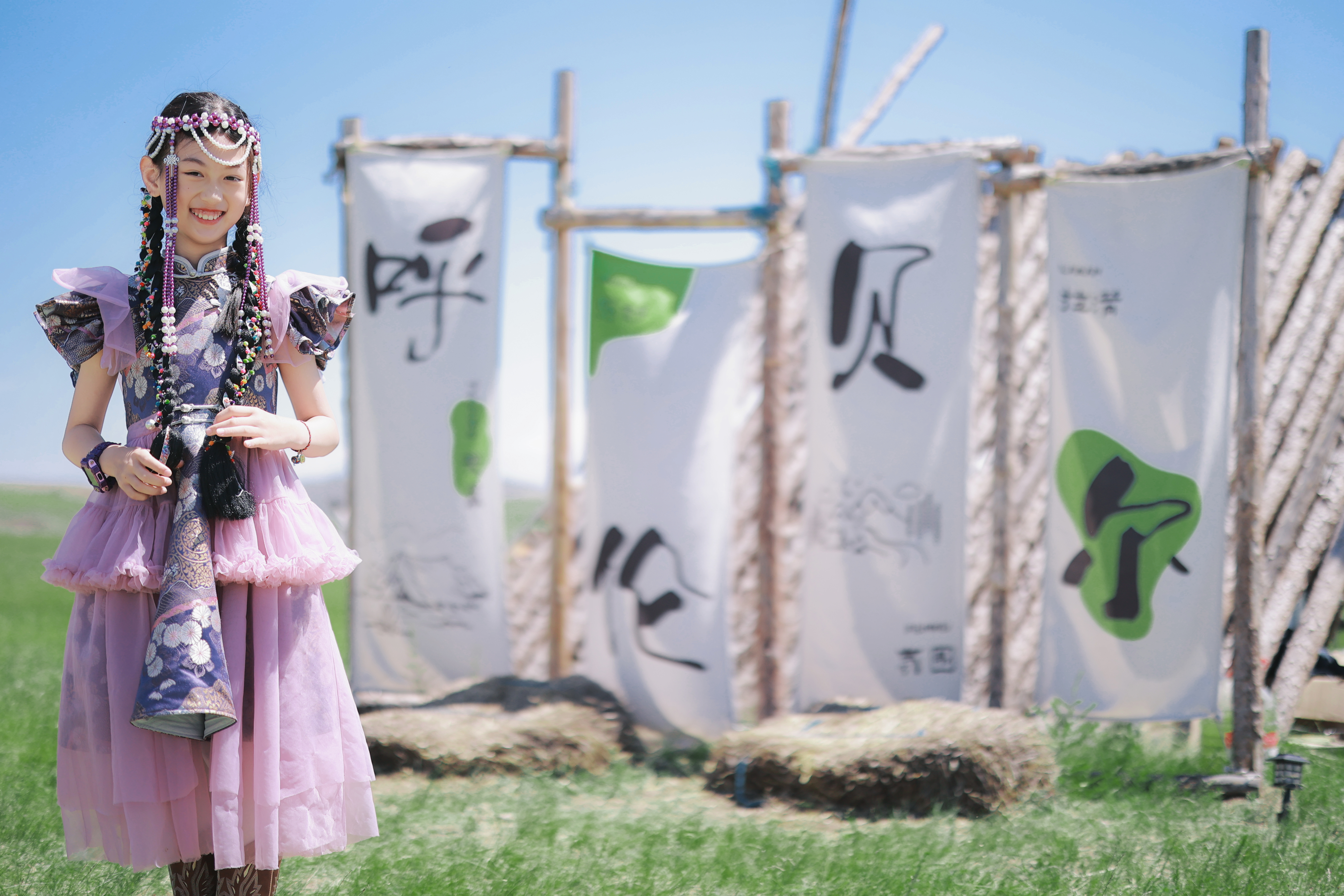 粉色蒙古盛装·旗帜前 - 呼籁营地旅拍