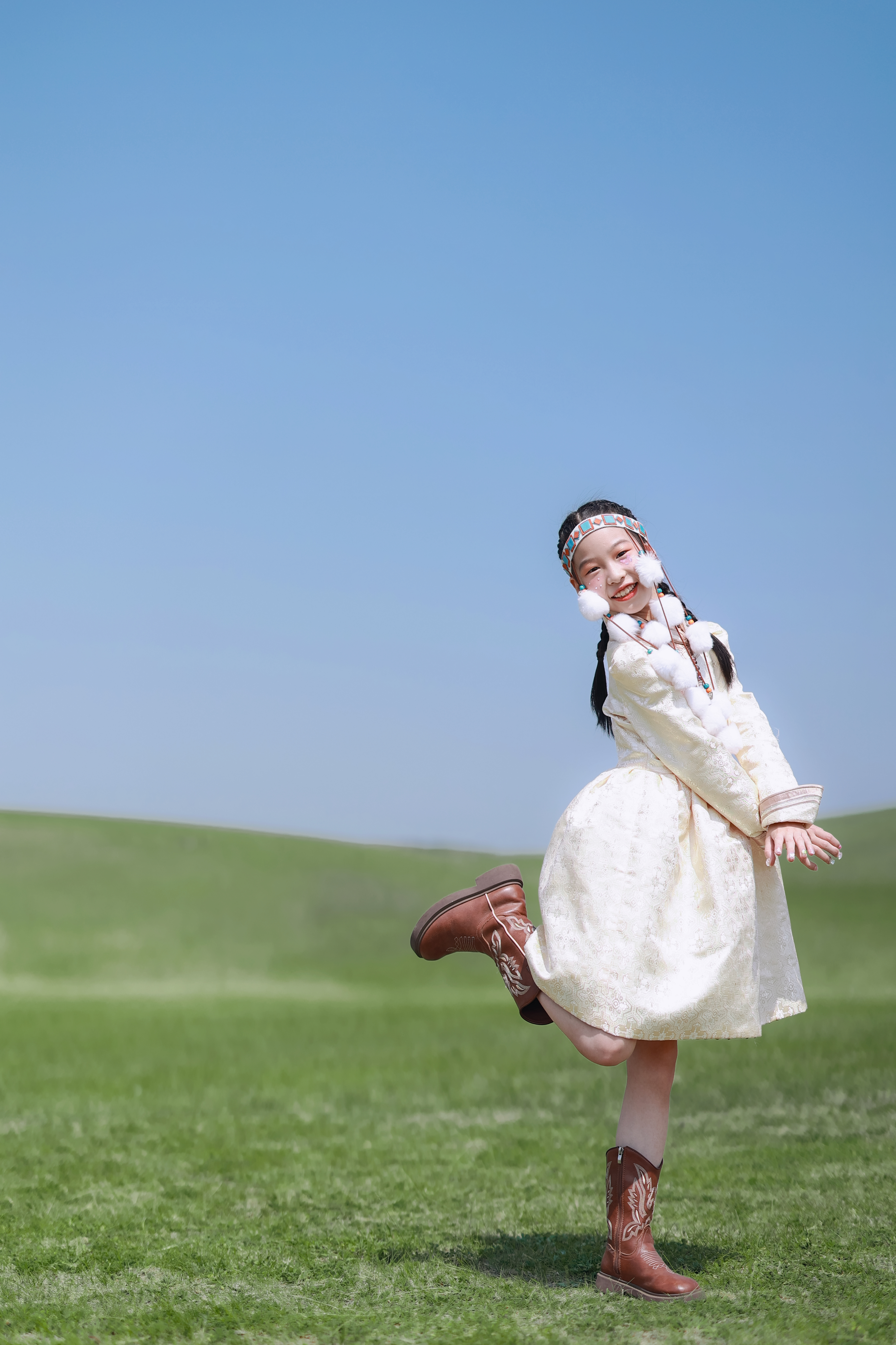 白裙俏皮少女 - 呼籁营地旅拍